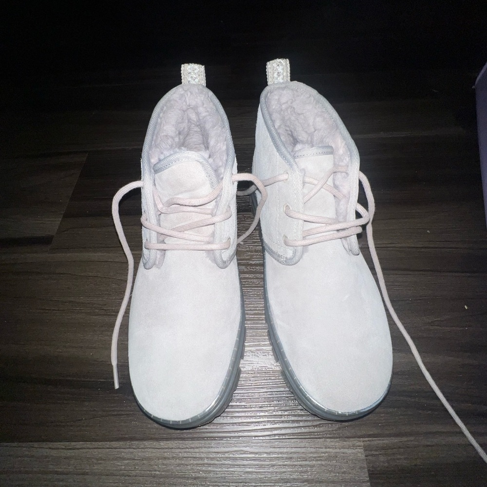 Ugg neumel clear bottom like new size 9 W